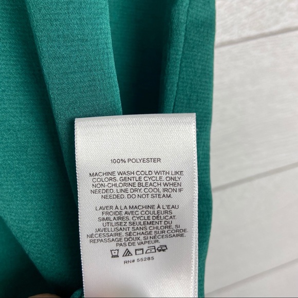 NWT Express Criss Cross Keyhole Short Sleeve Top - Picture 3 of 4